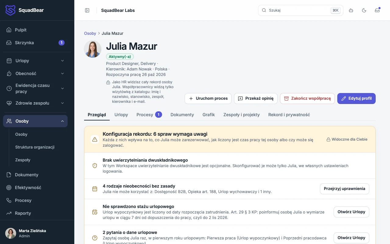 Profil Julii Mazur w Linden Works, projektantka w zespole Delivery, w firmie od 5 października 2026, z saldem urlopu i danymi zatrudnienia